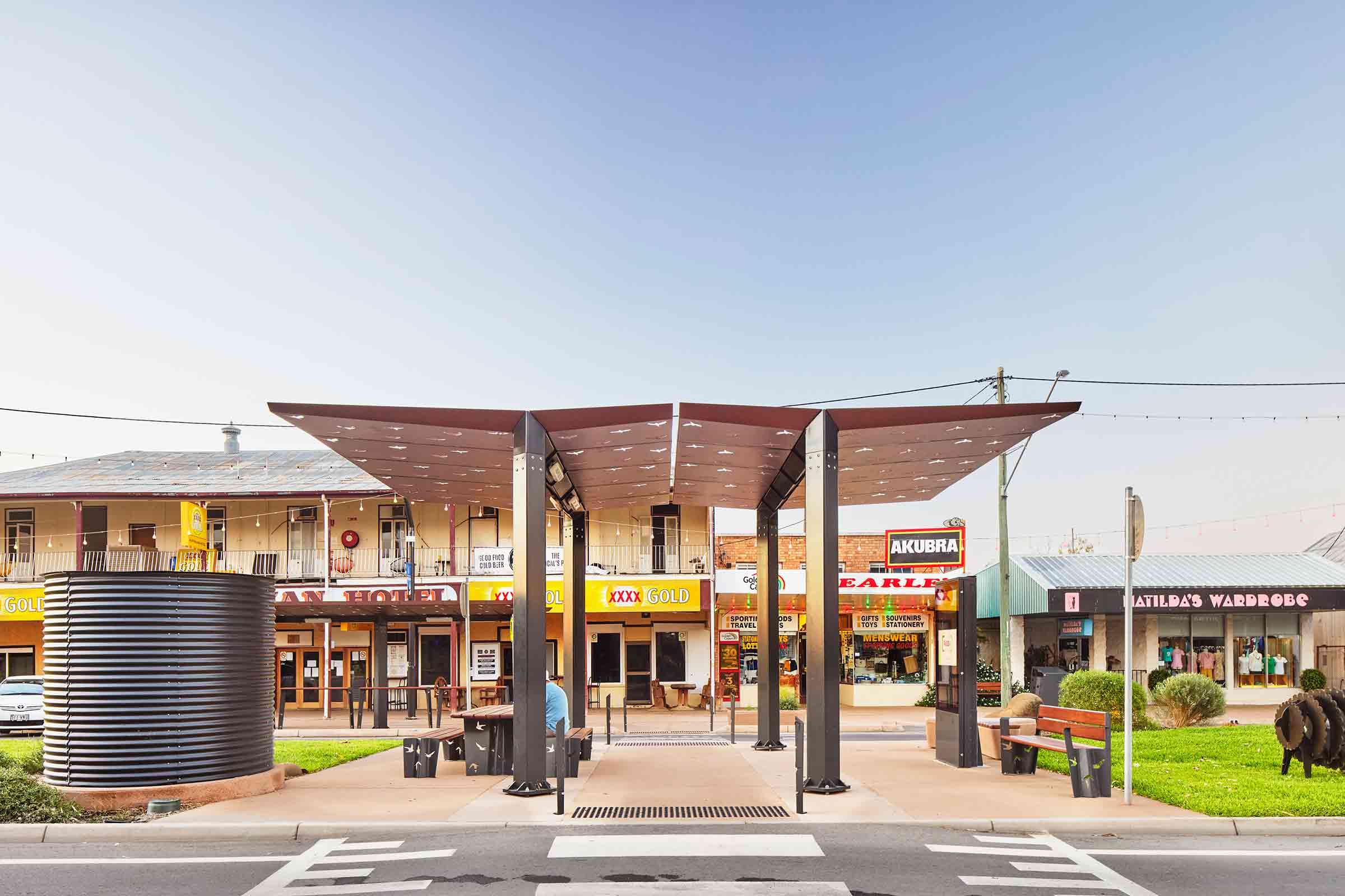 Elderslie Street Winton — Street and Garden